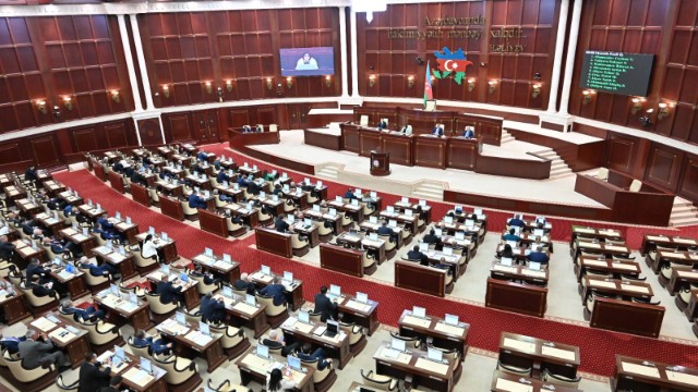 Parlamentin yaz sessiyasının sonuncu plenar iclasıbaşladı